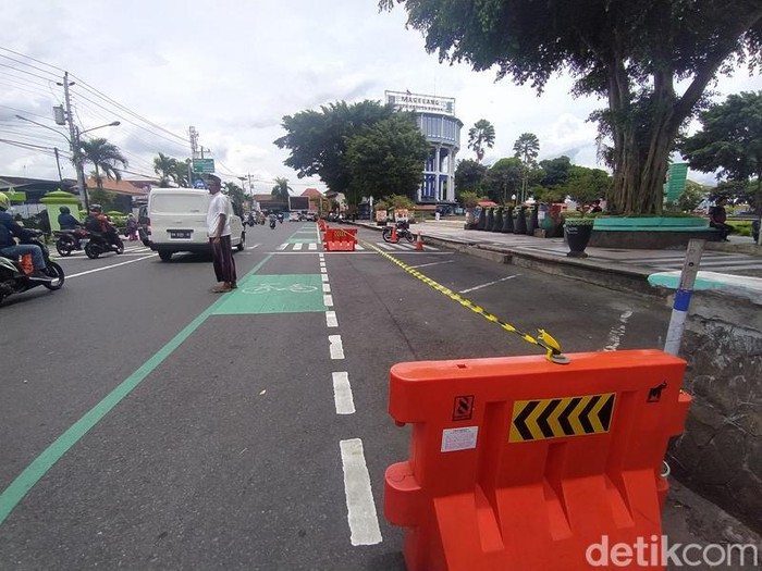Larangan parkir di kawasan Alun-Alun Kota Magelang, Jumat (25/2/2022).