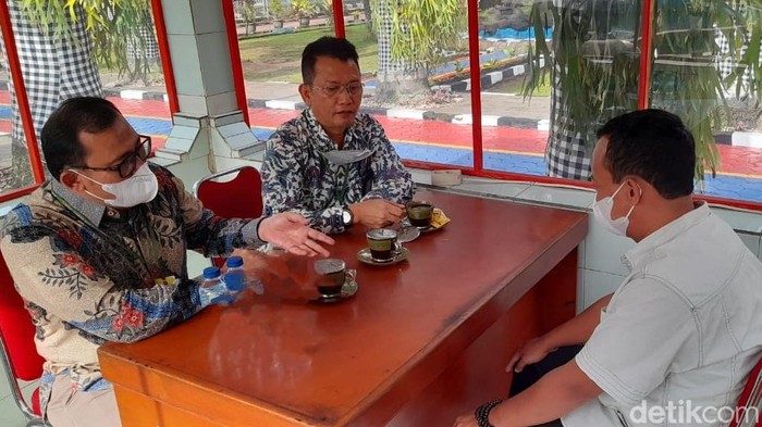 Lembaga Perlindungan Saksi dan Korban (LPSK) mendatangi Herry Wirawan di Rutan Bandung. LPSK berdialog dengan terpidana hukuman seumur hidup tersebut berkaitan dengan putusan hakim.