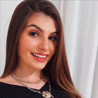 Selain sebagai influencer, Lidia memang melayani permintaan sebagai penggoda bayaran untuk para wanita yang curiga dengan kesetiaan pasangannya. Foto: Instagram/@lidiabertoncello