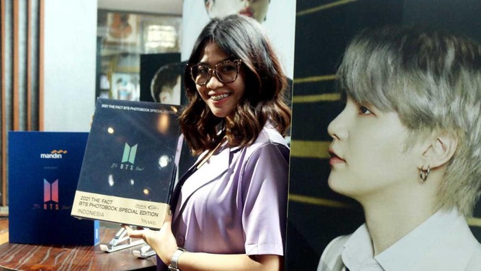 Bank Mandiri berkolaborasi dengan iStyle.id gelar program diskon pembelian BTS TMA 2021 Photobook Special Edition. Hal ini juga untuk dorong transaksi digital.