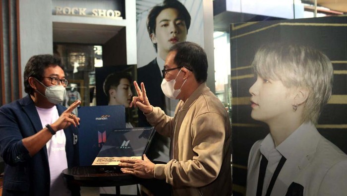 Bank Mandiri berkolaborasi dengan iStyle.id gelar program diskon pembelian BTS TMA 2021 Photobook Special Edition. Hal ini juga untuk dorong transaksi digital.