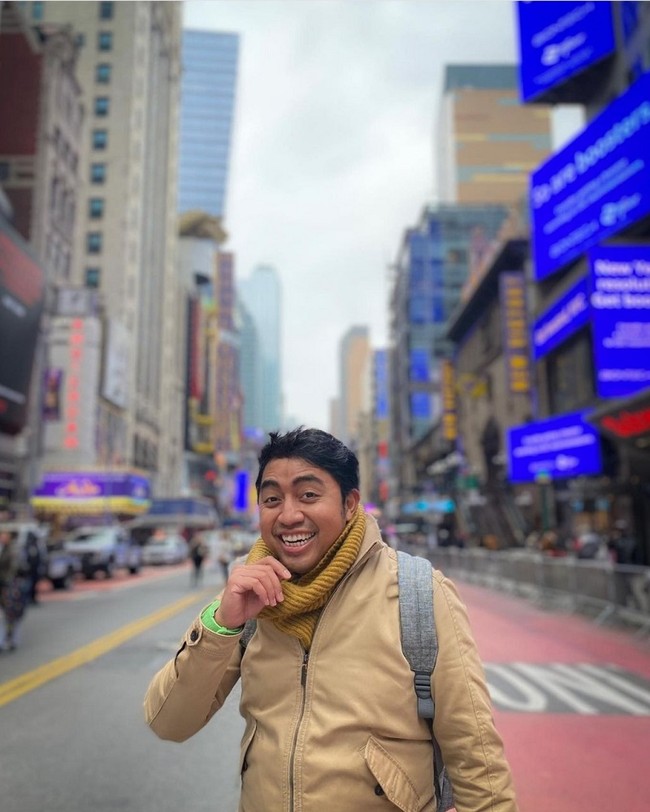 Selanjutnya ada Kia AFI yang belakangan juga sempat viral karena keikutsertaannya dalam Pride Parade di Amerika Serikat. Pemenang kedua dari AFI 1 itu memang sudah pindah ke Amerika Serikat sejak tahun 2012. Begini penampilan Kia usai tinggal di Amerika. Foto: Instagram