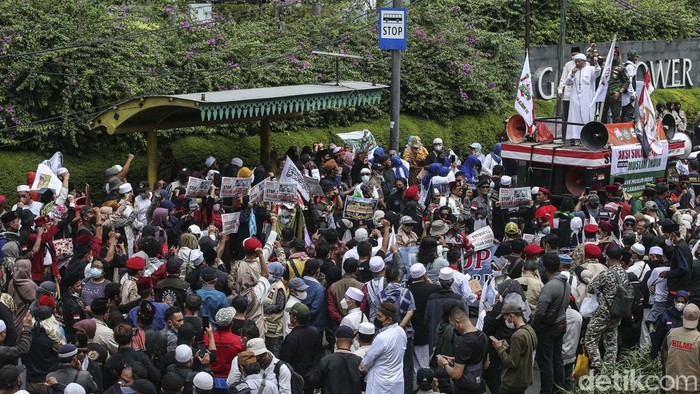 Massa PA 212 Geruduk Kedubes India, Ada Apa? Massa Persaudaraan Alumni (PA) 212 gelar aksi di Kedubes India, Jakarta. Aksi ini sebagai bentuk solidaritas terhadap diskriminasi yang dialami umat Islam di India.
