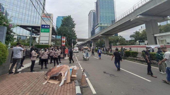Massa PA 212 membubarkan diri dari kantor Kedubes India, Jaksel (Wildan/detikcom)