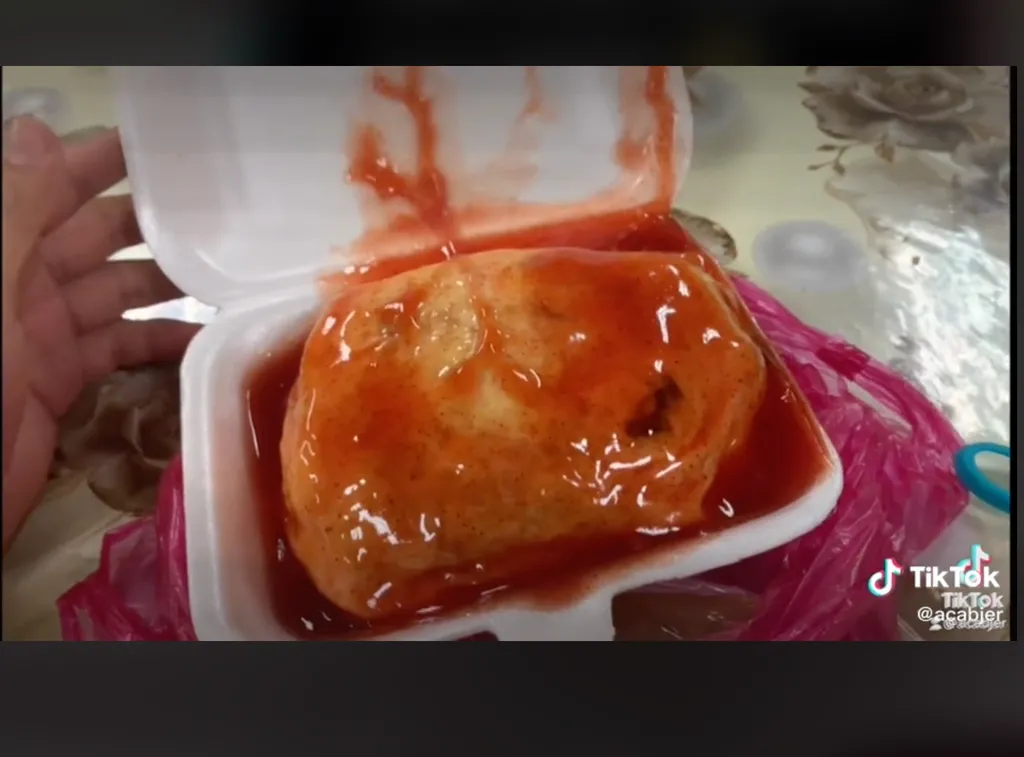 Minta Tambahan Saus Untuk Nasi Goreng, Pembeli Ini Kaget Lihat Isinya