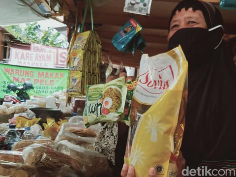 Minyak goreng bandulan di Klaten, Jumat (25/2/2022).