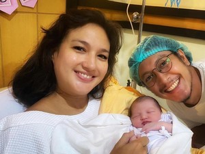 Dimas Anggara Beberkan Alasan Nadine Chandrawinata Melahirkan di Bali