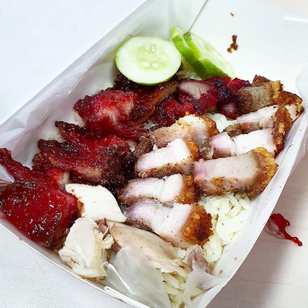 Nasi Campur Medan Pakai Lauk Babi Panggang