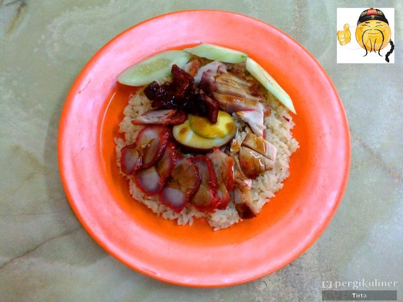 Nasi Campur Medan Pakai Lauk Babi Panggang