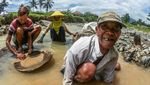 Obok-obok Sungai demi Emas Rp 450 Ribu/Gram