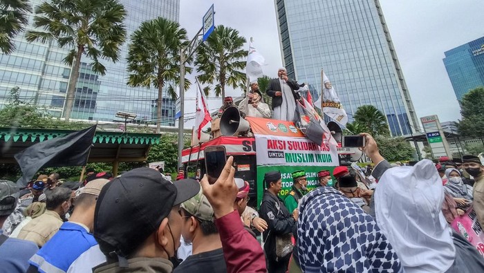 PA 212 demo di depan Kedubes India