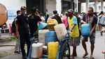 Pedagang Antre Minyak Goreng Curah di Madiun