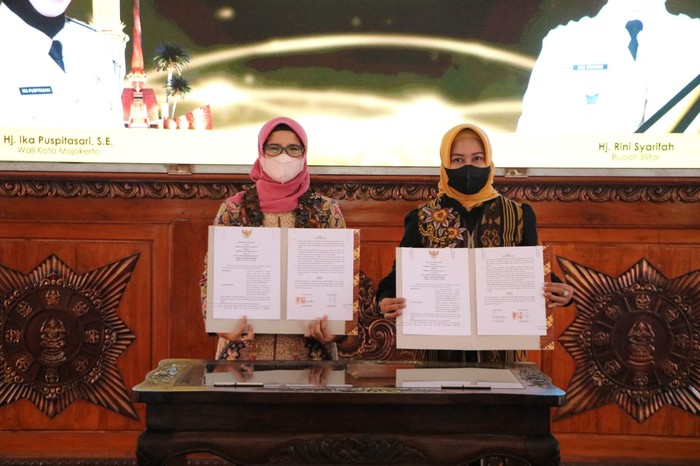 Pemerintah Kota Mojokerto melakukan penandatanganan kesepakatan bersama dengan Pemerintah Kabupaten Blitar terkait pembangunan daerah.