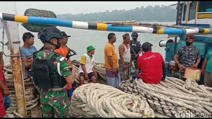 Pengamanan kapal cantrang di Sampang