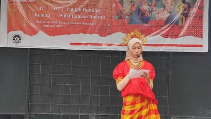 Pentas sajak berbahasa Makassar di UNM Makassar