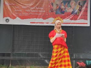 Mahasiswa UNM Beradu Sajak Bahasa Makassar di Hari Ibu Internasional