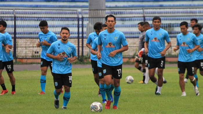 Persela Lamongan akan menantang Persib Bandung dalam laga pekan ke-27 Liga 1, di Stadion Kapten I Wayan Dipta, Gianyar, Bali, pukul 18.15 WIB. Persela bertekad tampil habis-habisan demi mendapatkan 3 poin.