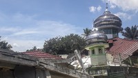 Gempa bumi berkekuatan 6,2 SR mengguncang Kabupaten Pasaman Barat, Sumatera Barat menyebabkan sejumlah bangunan di daerah tersebut rusak.
