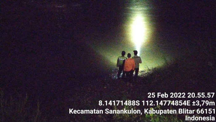 pria tewas tenggelam di sungai brantas blitar