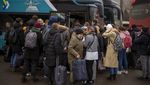 Ramai-ramai Tinggalkan Ibu Kota Ukraina