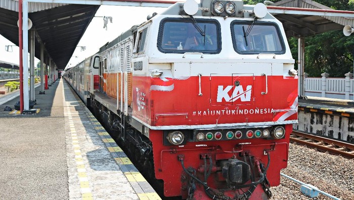 Refund tiket KAI kini bisa dilakukan melalui whatsapp PT Kereta Api Indonesia (KAI). Bagaimana cara refund tiket KAI melalui Whatsapp?