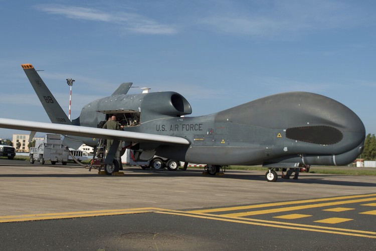 RQ-4 Global Hawk RQ-4 Global Hawk