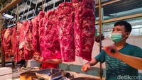 Ketua Jaringan Pemotongan dan Pedagang Daging Indonesia (JAPPDI) Asnawi mengatakan, aksi tersebut dilakukan pedagang karena tingginya harga daging sapi. Tingginya harga daging sapi ini membuat para pedagang merugi.