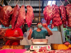 Ibu-ibu Siapin Duit Lebih, Harga Daging Sapi Bisa Tembus Rp 150.000/Kg