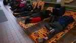Potret Stasiun Kereta Polandia Jadi Tempat Pengungsian Warga Ukraina