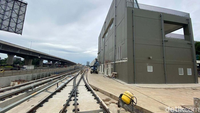 Sudah Pernah Lihat Depo LRT Jabodebek? Nih Penampakannya Pembangunan Depo LRT Jabodebek kini telah mencapai 77%. Begini progres terkininya.