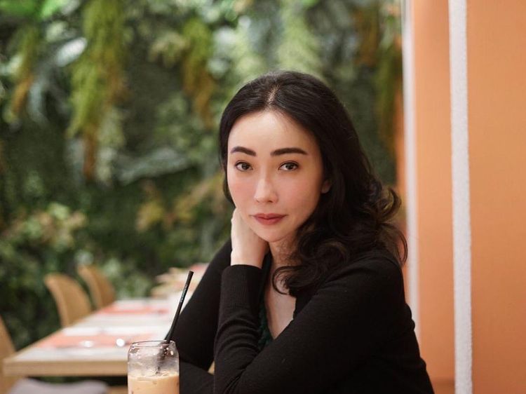 10 Potret Susana Rahardjo, Ibunda Livy Renata saat Nongkrong di Kafe