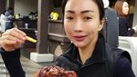 10 Potret Susana Rahardjo, Ibunda Livy Renata saat Nongkrong di Kafe