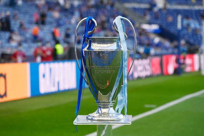 PORTO, PORTUGAL - MAY 29: A general view of the Champions League trophy prior to the UEFA Champions League Final between Manchester City and Chelsea FC at Estadio do Dragao on May 29, 2021 in Porto, Portugal. (Photo by Pierre-Philippe Marcou - Pool/Getty Images)