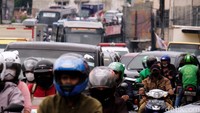 Sebelumnya, beberapa titik di Tangsel diguyur hujan pagi ini. Tidak ada titik genangan di sepanjang jalanan di Ciputat.