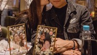 Vanessa Khong dan Indra Kenz juga sering menghabiskan waktu untuk makan romantis. Terutama ketika merayakan ulang tahun Indra Kenz, Vanessa Khong menyiapkan pesta kejutan di sebuah restoran yang romantis. Foto: Instagram/vanessakhogg