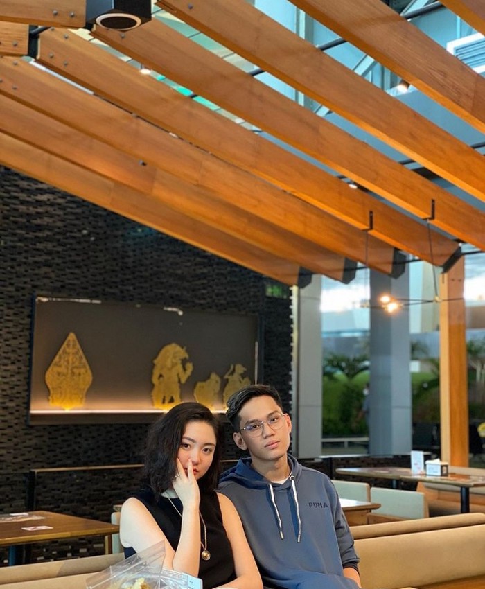 Intip Momen Vanessa Khong dan Indra Kenz Saat di Kulineran di Luar Negeri