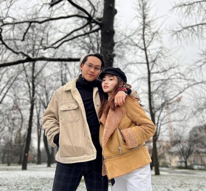 Intip Momen Vanessa Khong dan Indra Kenz Saat di Kulineran di Luar Negeri
