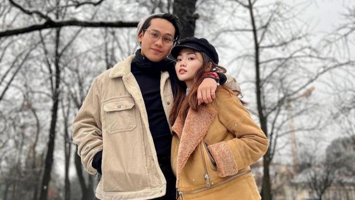 Intip Momen Vanessa Khong dan Indra Kenz Saat di Kulineran di Luar Negeri