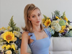 7 Foto Terbaru Menantu Bule Bambang Tri, Varsha, Cantik Bak Barbie Hidup