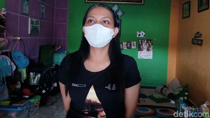 Warga Bandung Ini Jadi Korban Penipuan Penjual Minyak Goreng Safitri Agustini (36) warga Kabupaten Bandung jadi korban penipuan penjual minyak goreng. Warga Desa Bojongloa ini mengalami kerugian mencapai Rp 95,5 juta.