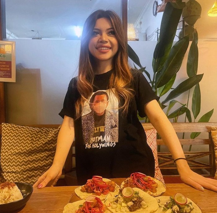 Aspri Hotman Paris Monna Frans Aspri Baru Hotman Paris Ini Doyan Ngopi dan Kulineran di Bali