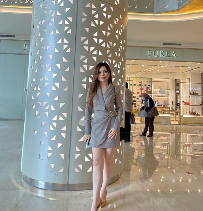 Aspri Baru Hotman Paris Ini Doyan Ngopi dan Kulineran di Bali