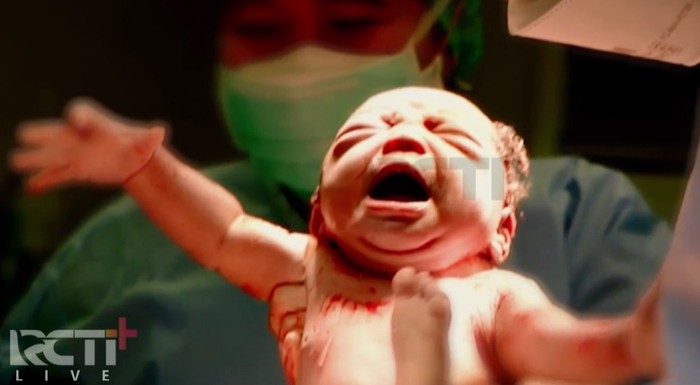 Baby A Potret anak Atta Halilintar dan Aurel Hermansyah.