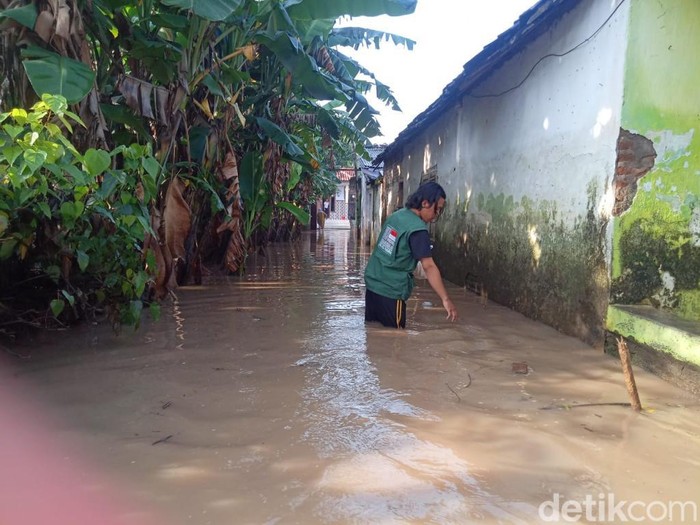 Banjir di 12 titik Kota Pasuruan sebagian besar surut. Namun masih ada beberapa wilayah yang masih terendam.