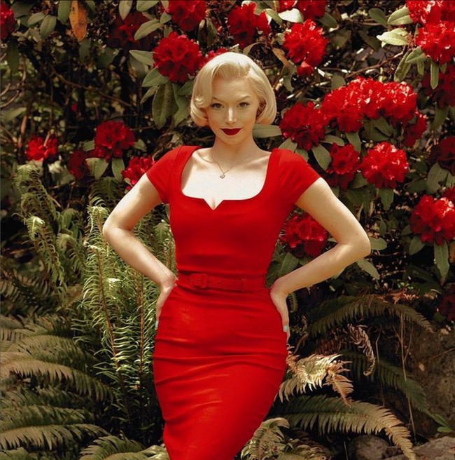 Bianca Blakney dikagumi netizen karena bisa berdandan mirip Marilyn Monroe. Foto: Instagram/@pinuppixietm