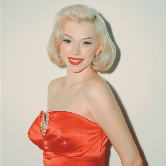 Bianca sering kali disetop pria atau wanita tua karena sosoknya mengingatkan mereka pada kenangan masa lalu. Foto: Instagram/@pinuppixietm