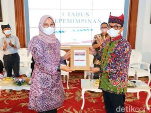 Setahun Kepemimpinan Ipuk-Sugirah Tertuang dalam Buku Banyuwangi Rebound