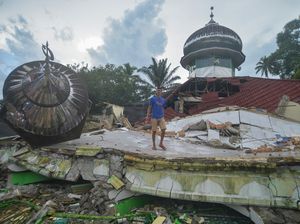 Digoyang Gempa, Masjid di Pasaman Barat Roboh