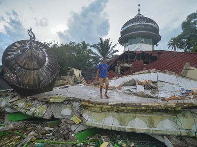 Digoyang Gempa, Masjid di Pasaman Barat Roboh