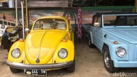 Jejeran mobil klasik seperti Volkswagen dan Land Rover menyambut kedatangan pengunjung. Desain interior pun dibuat klasik dengan tambahan aksesoris seperti televisi lama, kamera hingga sepeda ontel.  